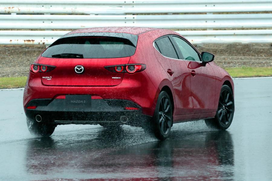  Mazda3 Skyactiv-X AWD Hatchback (BP) 2019 года  (JP) (фото 5 из 9)
